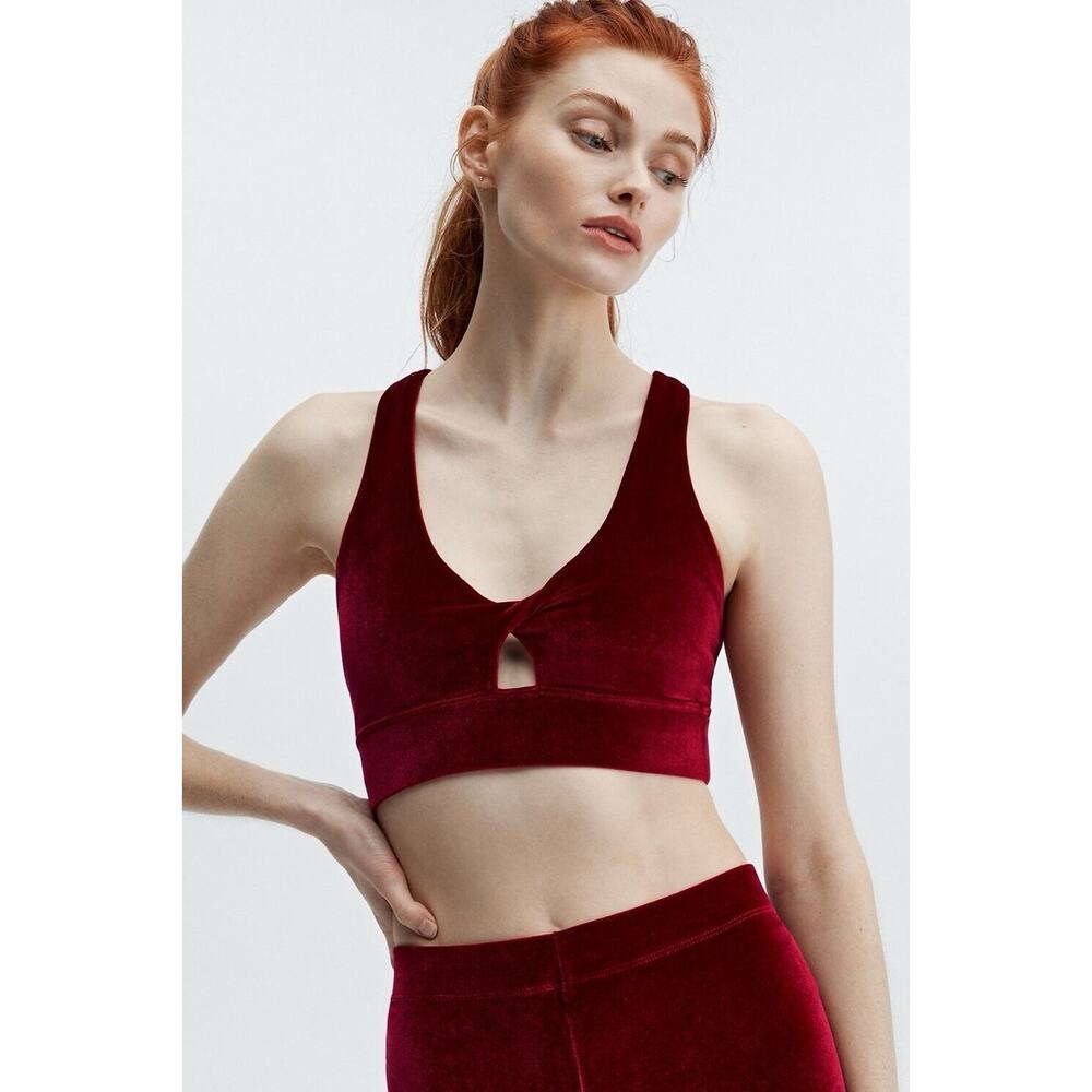Fabletics Size S Oasis Twist Velour Sports‎ Bra Cherry Burst Plush Pullover Red